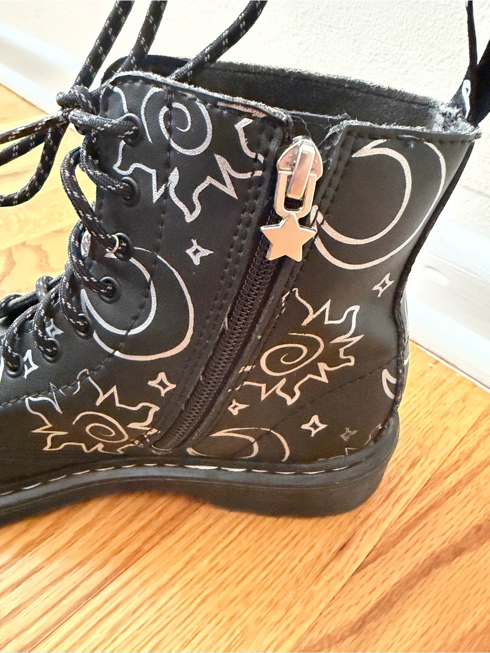 Dr. Martens 1460 Junior Sun and Moon Reclaimed Leather Boots US4 - Picture 3 of 6